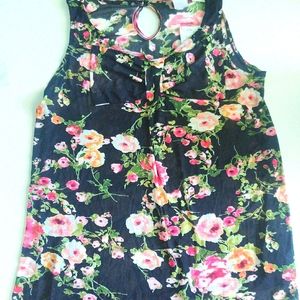 Women's maternity tank size medium
